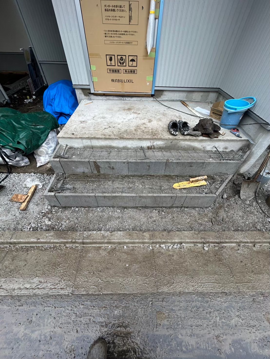 江戸川区 新築外構施工途中｜玄関前スペース（B号棟）