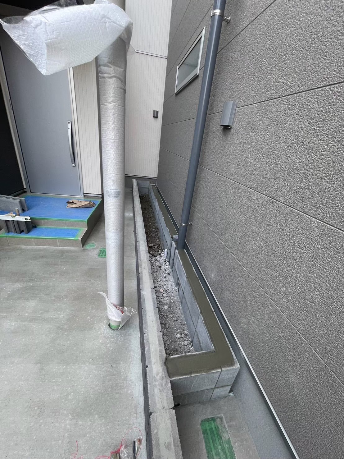 江戸川区 新築外構施工途中｜花壇スペース（D号棟）