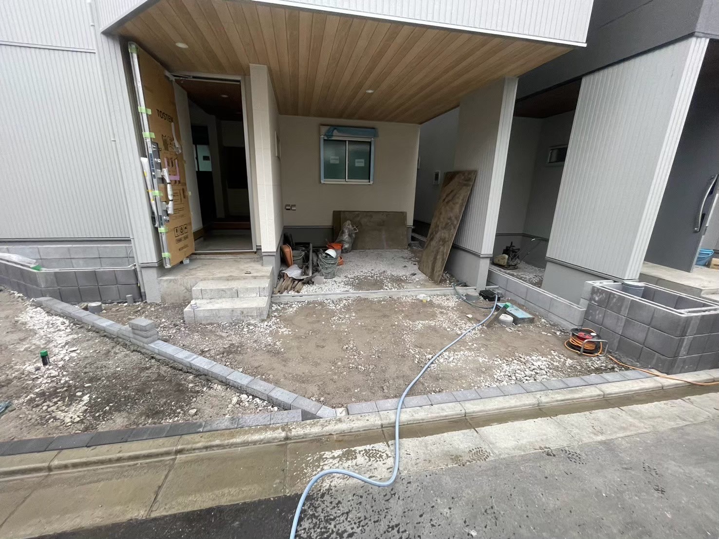 江戸川区 新築外構施工途中｜駐車スペースのコンクリート打設（C号棟）