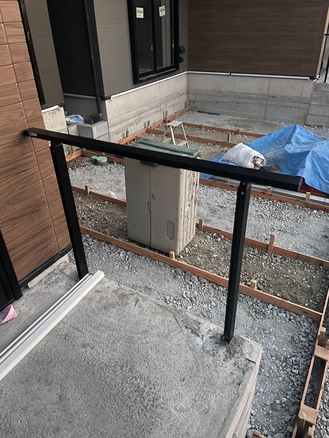 市川市 新築外構施工途中｜手すりの設置（A号棟）
